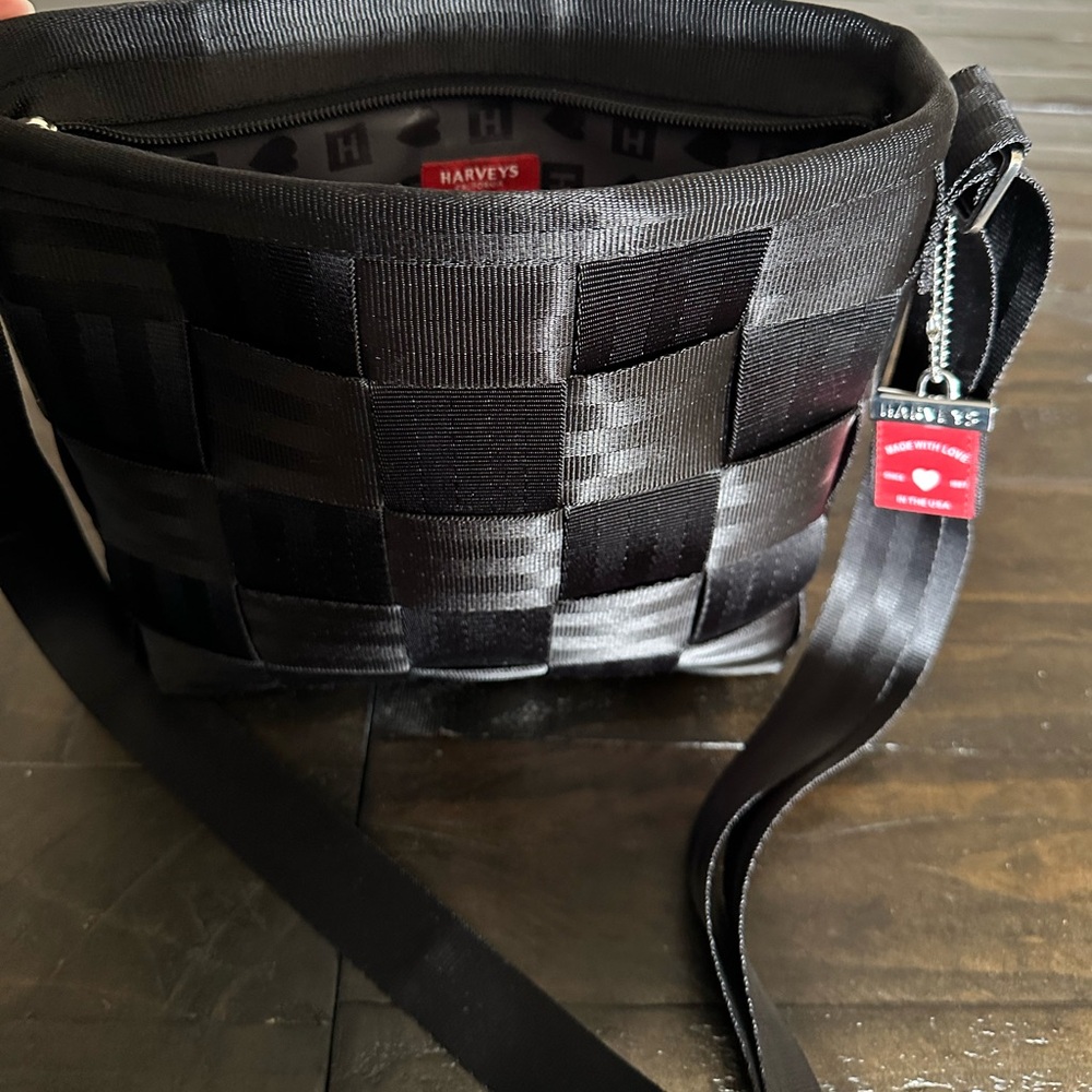 Harveys Handbags Black Crossbody Bag 🖤
